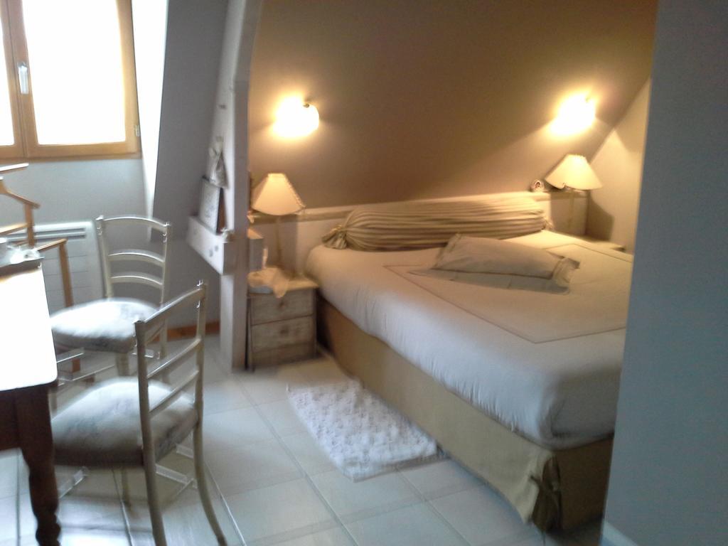 Chambres D'Hotes Au Temps Des Cerises Jumièges Екстериор снимка