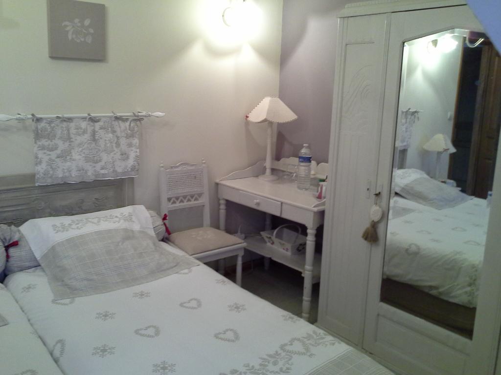 Chambres D'Hotes Au Temps Des Cerises Jumièges Екстериор снимка