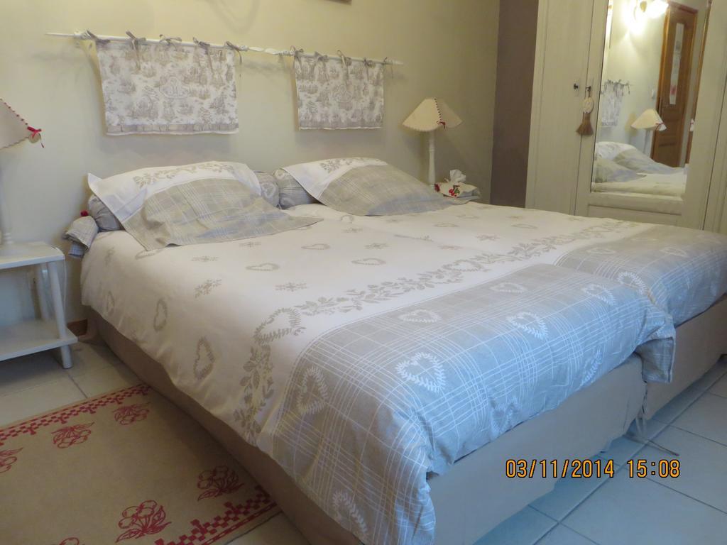 Chambres D'Hotes Au Temps Des Cerises Jumièges Стая снимка
