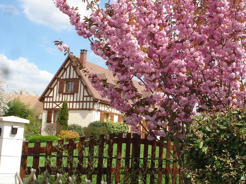 Chambres D'Hotes Au Temps Des Cerises Jumièges Екстериор снимка
