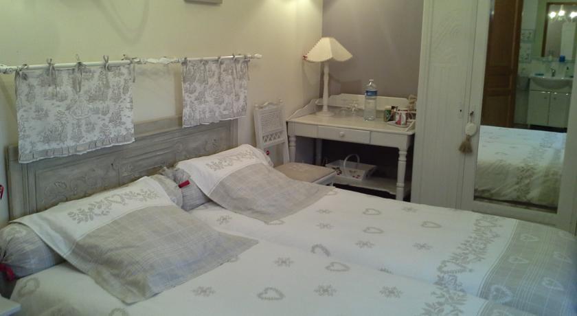 Chambres D'Hotes Au Temps Des Cerises Jumièges Стая снимка