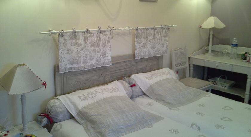Chambres D'Hotes Au Temps Des Cerises Jumièges Стая снимка